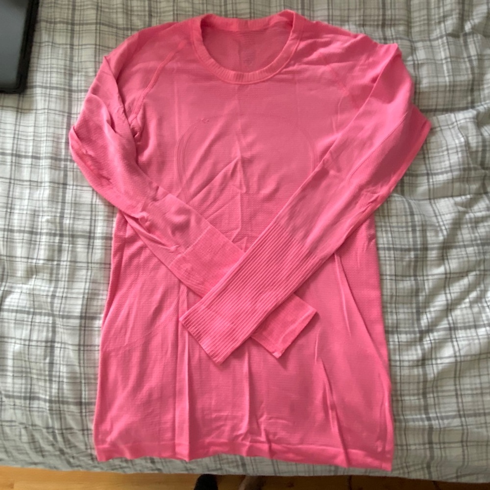 Size 8 swiftly tech long sleeve shirt.